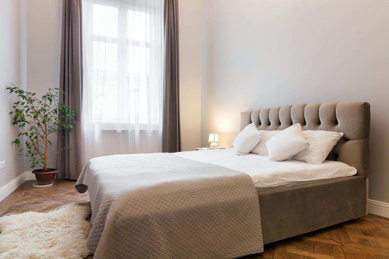 Chopin Apartment In The Center Of Lviv Luaran gambar