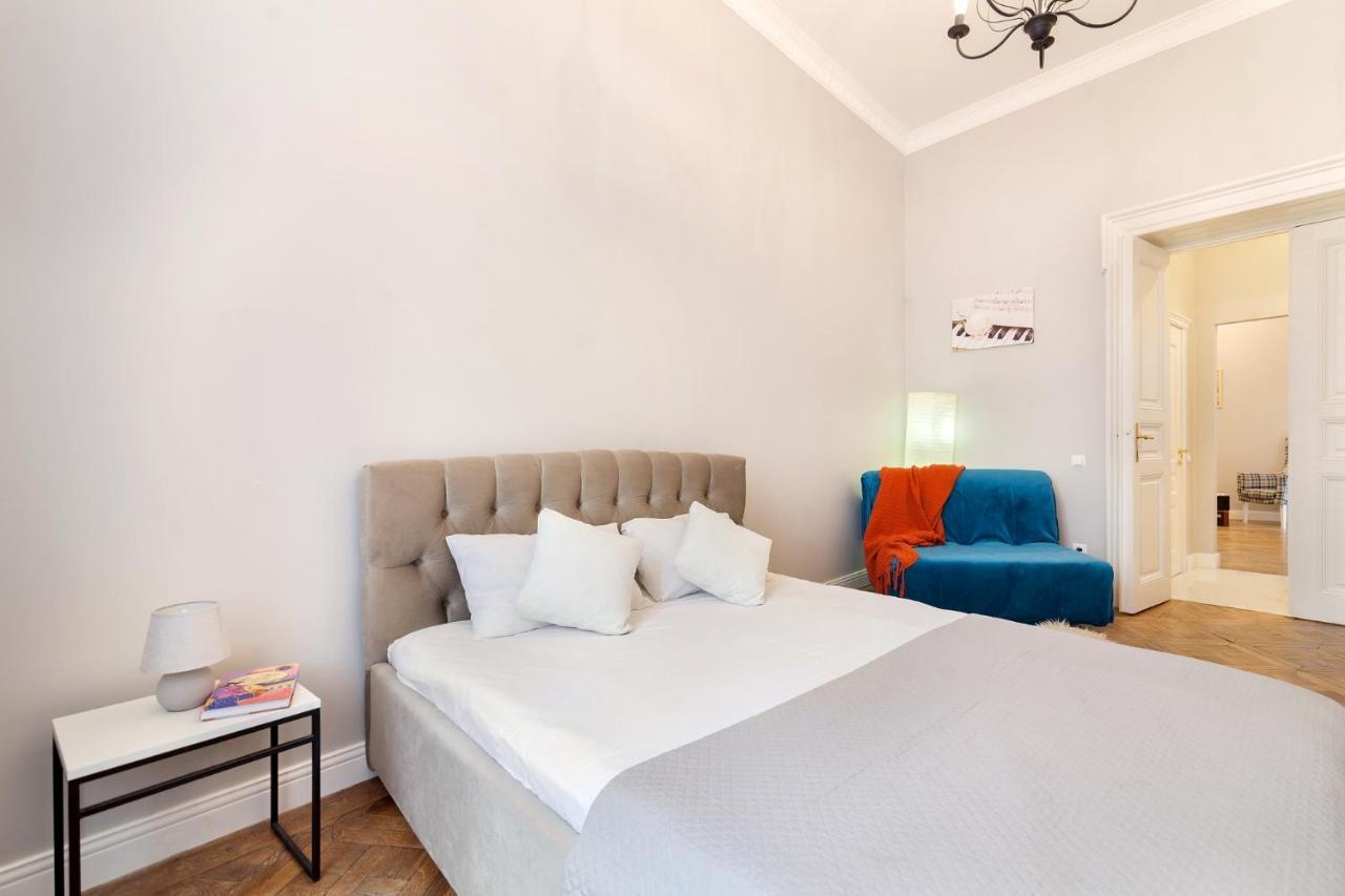 Chopin Apartment In The Center Of Lviv Luaran gambar