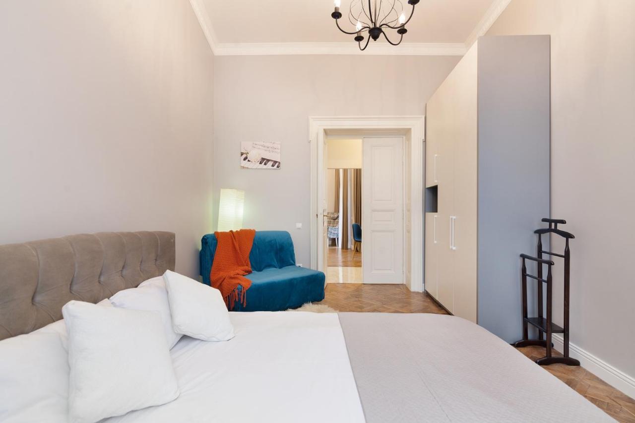 Chopin Apartment In The Center Of Lviv Luaran gambar
