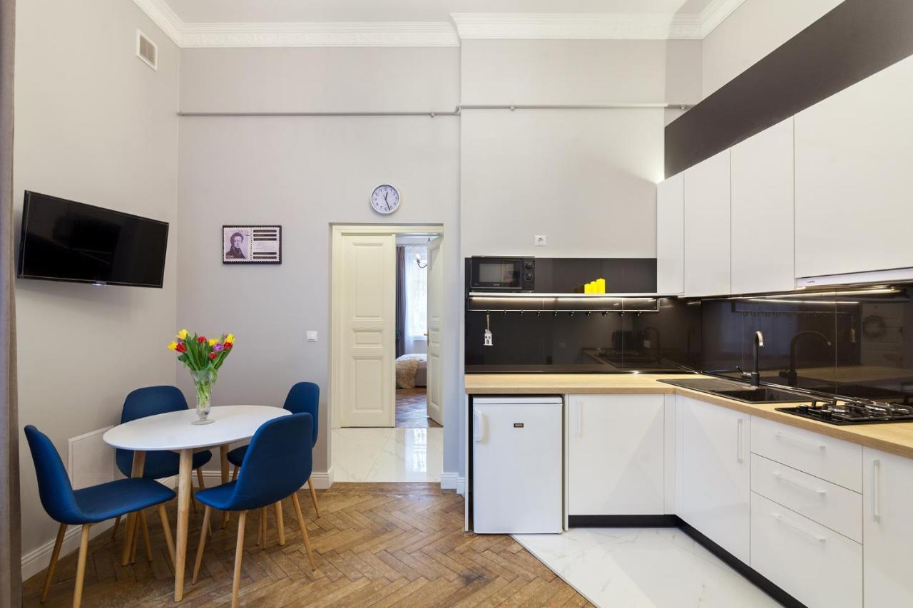 Chopin Apartment In The Center Of Lviv Luaran gambar